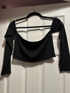 Lovers + Friends Black Off-Shoulder Ribbed Long Sleeve Crop